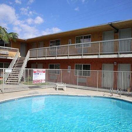 Chateau Inn & Suites Downey Exteriör bild