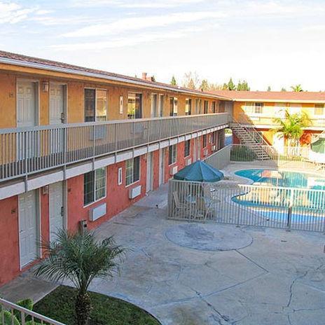 Chateau Inn & Suites Downey Exteriör bild