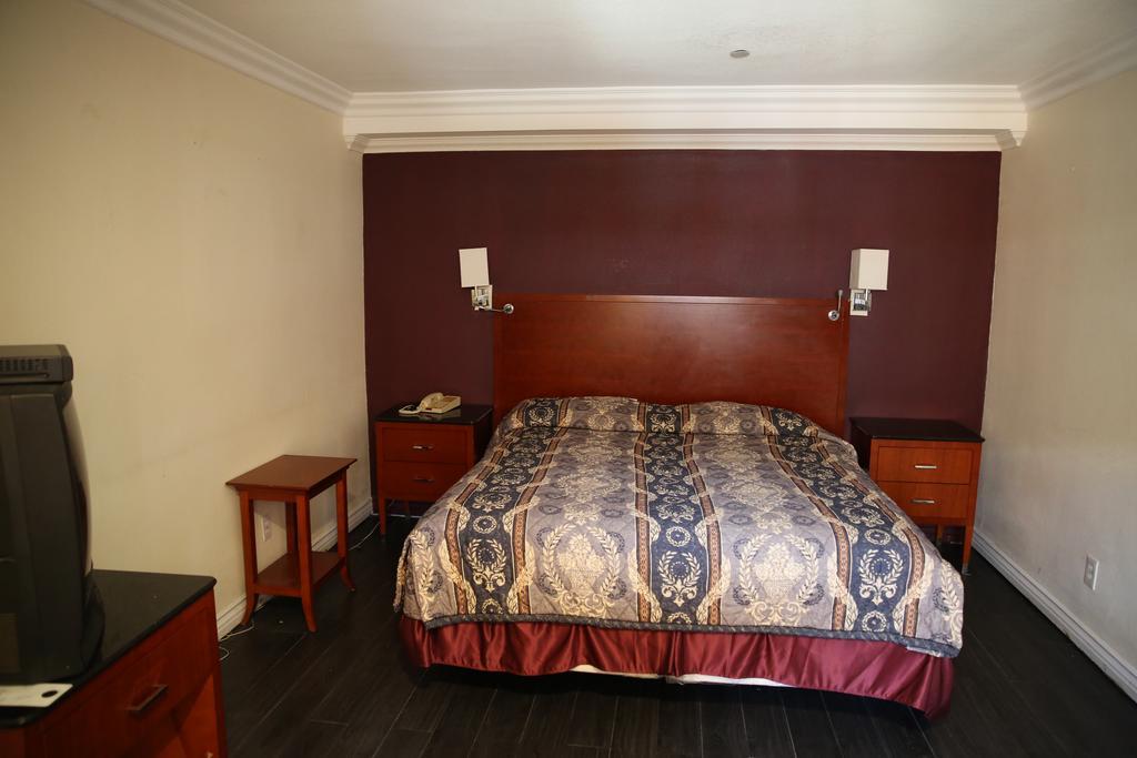 Chateau Inn & Suites Downey Exteriör bild