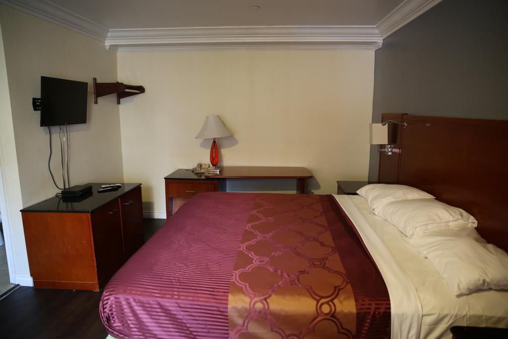 Chateau Inn & Suites Downey Exteriör bild