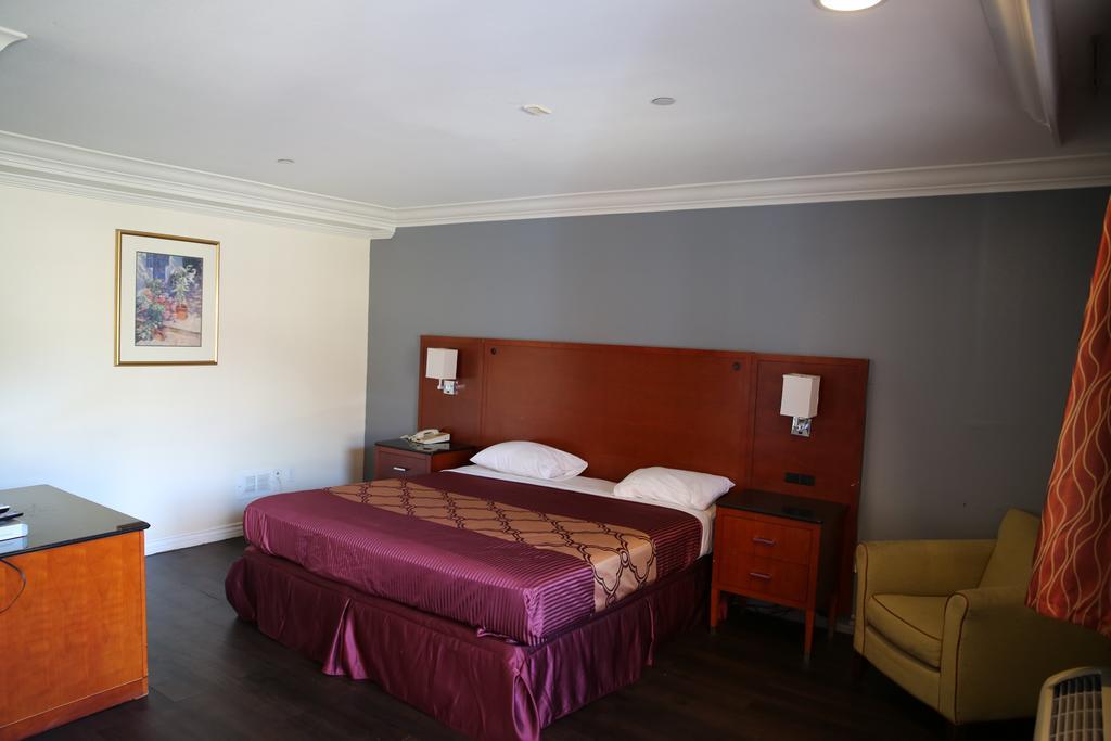 Chateau Inn & Suites Downey Exteriör bild