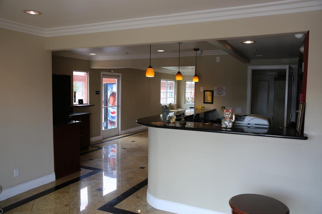 Chateau Inn & Suites Downey Exteriör bild