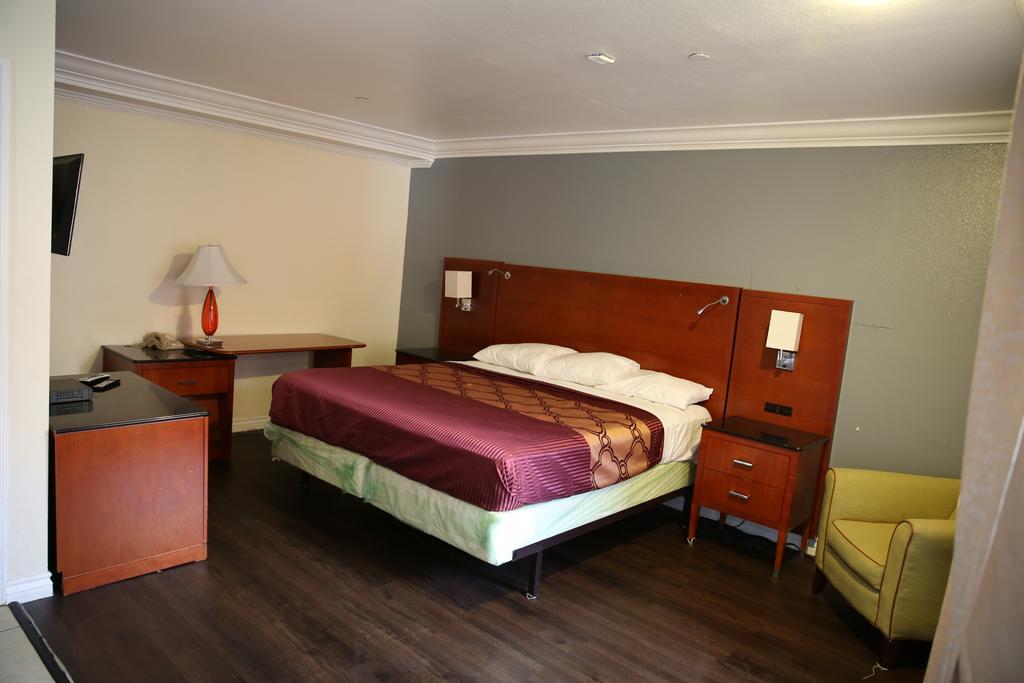 Chateau Inn & Suites Downey Exteriör bild