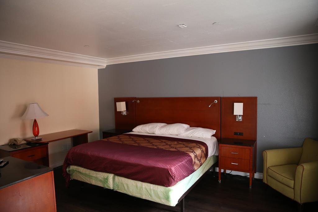 Chateau Inn & Suites Downey Exteriör bild