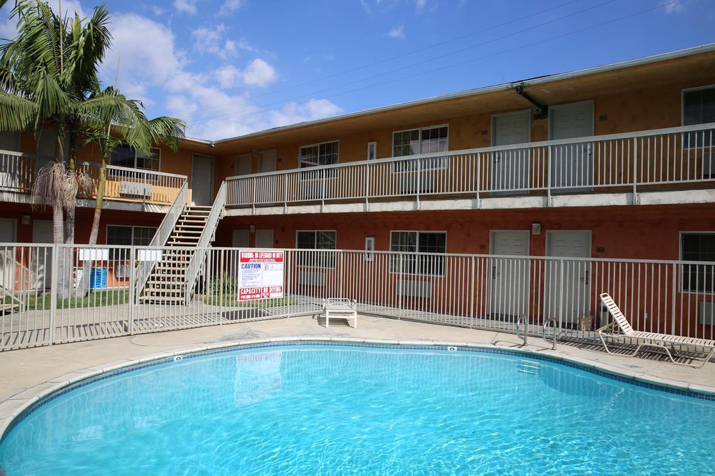 Chateau Inn & Suites Downey Exteriör bild