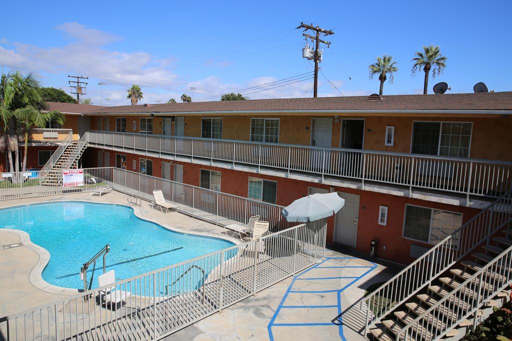 Chateau Inn & Suites Downey Exteriör bild