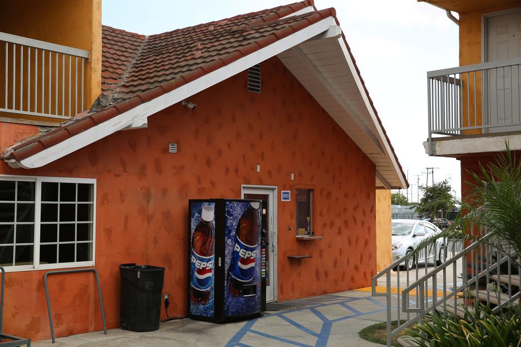 Chateau Inn & Suites Downey Exteriör bild