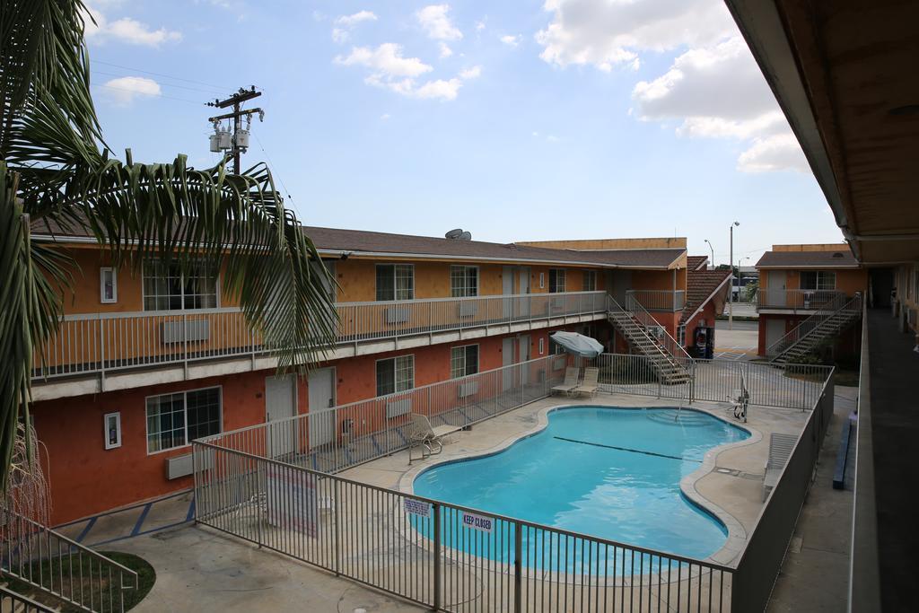 Chateau Inn & Suites Downey Exteriör bild