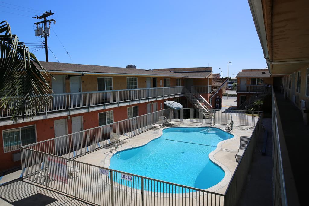 Chateau Inn & Suites Downey Exteriör bild